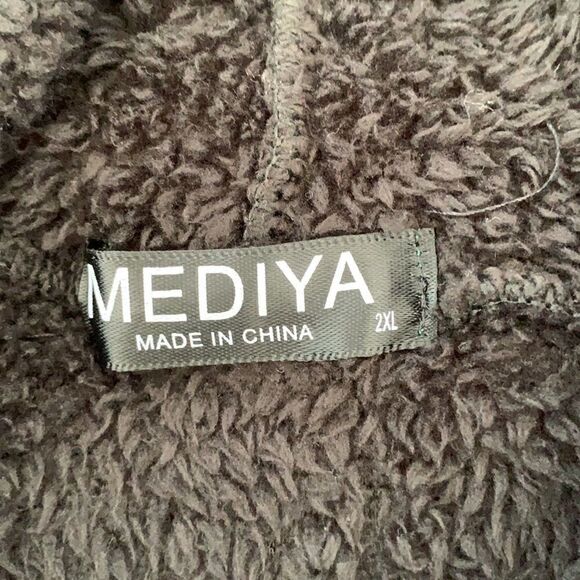 Mediya plush fleece hoodie- size M/L - Picture 3 of 4